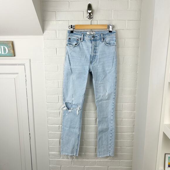 Abercrombie & Fitch The Skinny High Rise Light Wash Distressed Jeans Size 25 - Picture 1 of 10